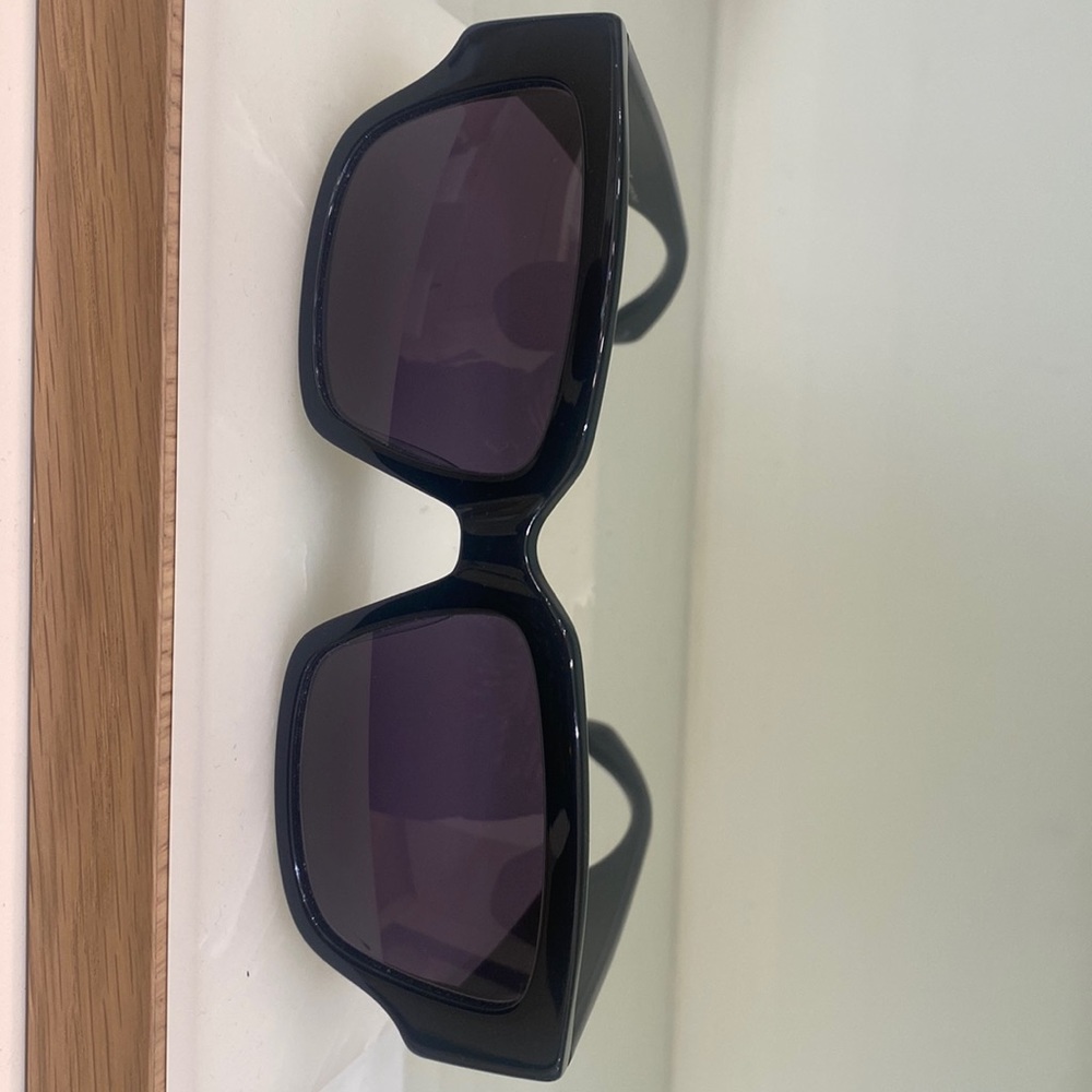 Brand new unisex Alexander McQueen sunglasses in black with Red logo
